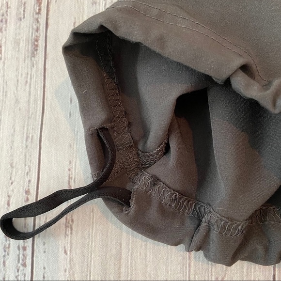 Fabletics Gray Lightweight Capri.  Size Small. EUC - Picture 13 of 13